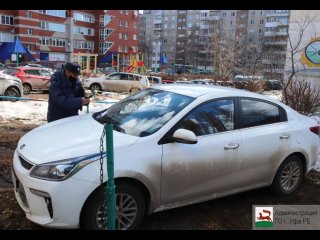 Мэр Уфы призвал на борьбу с парковкой на газонах, отметив, что мест для машин «вполне хватает»