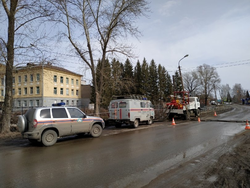 Перелив дороги в Максимовке устранен Перелив дороги в Максимовке устранен