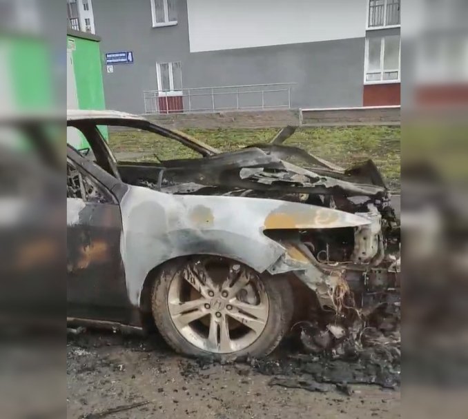В Кузнецовском затоне в Уфе дотла сгорел автомобиль В Кузнецовском затоне в Уфе дотла сгорел автомобиль