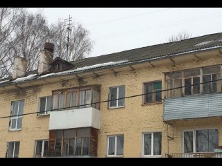 В Уфе женщина госпитализирована после падения наледи с крыши