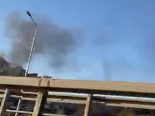 Очевидцы сообщили о полыхающей прямо сейчас многоэтажке в Уфе (ВИДЕО)