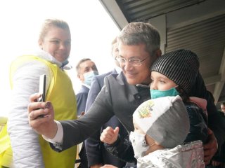 Глава Башкирии прокомментировал инициативу о допуске всех родителей на выпускные