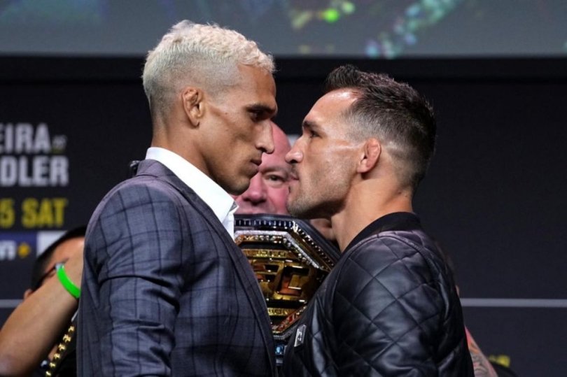 Оливейра нокаутировал Чендлера и стал чемпионом UFC Оливейра нокаутировал Чендлера и стал чемпионом UFC