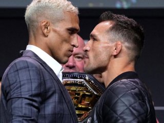 Оливейра нокаутировал Чендлера и стал чемпионом UFC