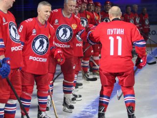 Путин забросил восемь шайб в гала-матче Ночной хоккейной лиги