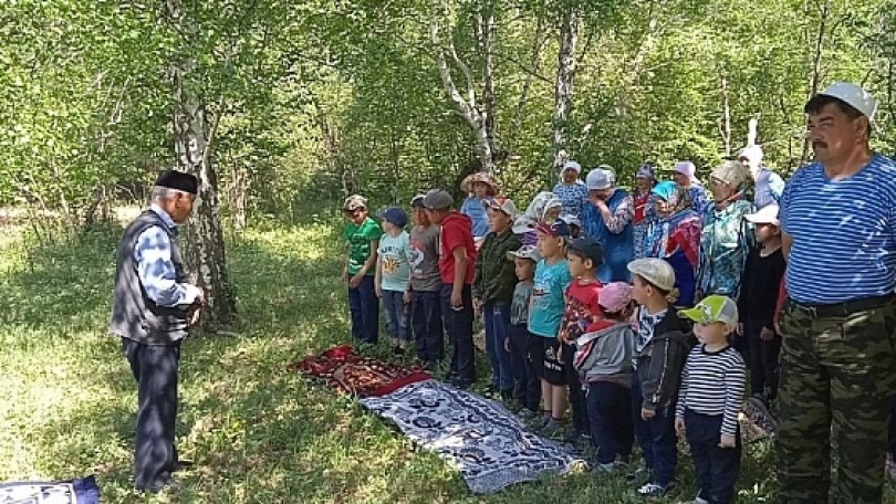 Жители башкирской деревни провели обряд, чтобы вызвать дождь Жители башкирской деревни провели обряд, чтобы вызвать дождь