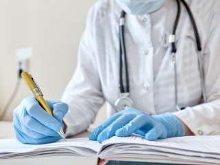 В Башкирии должны быть вакцинированы не менее 60% госслужащих – Радий Хабиров