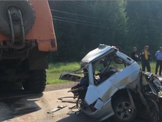 В ДТП между грузовиком и легковушкой погиб 33-летний житель Башкирии