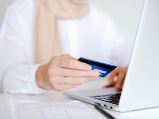 В России социальные пособия будут перечисляться только на карту «Мир»
