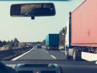 В Уфе из-за жары на дорогах ограничено движение большегрузов 
