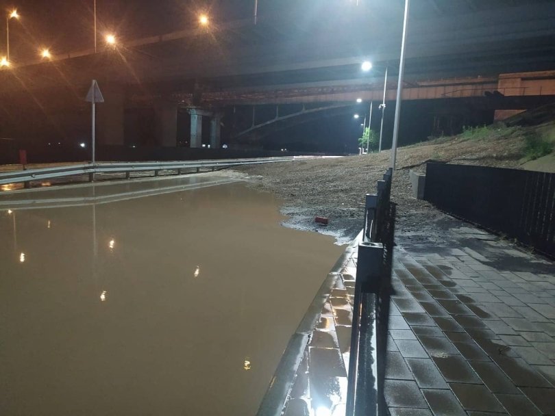В Уфе размыло грунт под Бельским мостом из-за ливня В Уфе размыло грунт под Бельским мостом из-за ливня