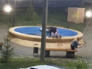 В Уфе вандалы сломали знаменитый фонтан «Пчелка»