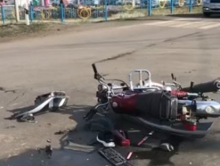Двое подростков из Башкирии попали в больницу после ДТП с мотоциклом