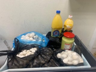 В уфимском аэропорту у иностранцев изъяли более 42 кг меда и молочной продукции