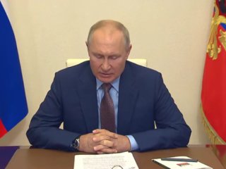 Владимир Путин распорядился произвести школьникам выплаты в размере 10 тысяч рублей раньше срока