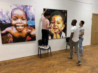 Нигерийский студент из Уфы прославился своими картинами