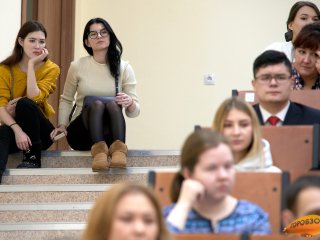Около 60 процентов девятиклассников в России выбирают среднее профессиональное образование