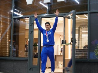 Серебряный призер Олимпиады в Токио Тимур Сафин прилетел в аэропорт Уфы