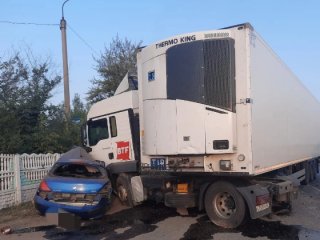 В аварии между грузовиком и легковушкой в Башкирии погибли два человека