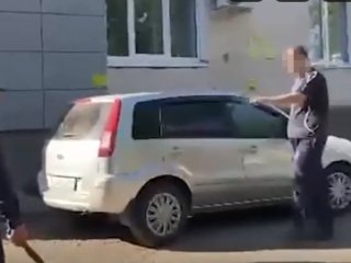 В Уфе подстрелили нападавшего на полицейских мужчину