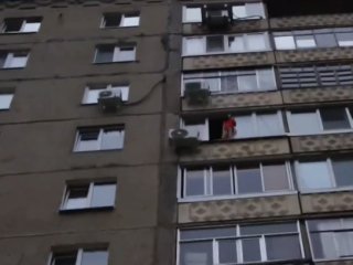 В Уфе сняли 4-летнего ребенка с карниза 9-го этажа