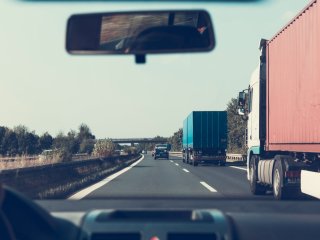 В Уфу временно ограничен въезд грузовых автомобилей из-за жары 

