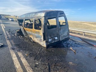 В Башкирии четверо человек погибли в горящем автобусе 
