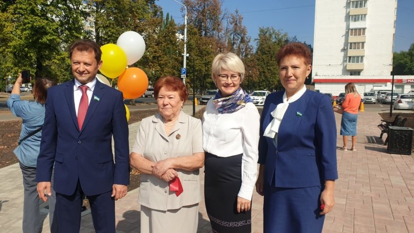 В Уфе открыли сквер, посвященный первому учителю В Уфе открыли сквер, посвященный первому учителю