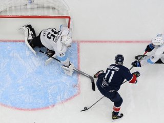 Форвард «Торпедо» забил эффектный гол броском между ног в меньшинстве (ВИДЕО)