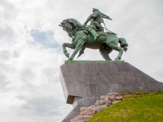 Памятник Салавату Юлаеву в Уфе перекрасят в серый цвет