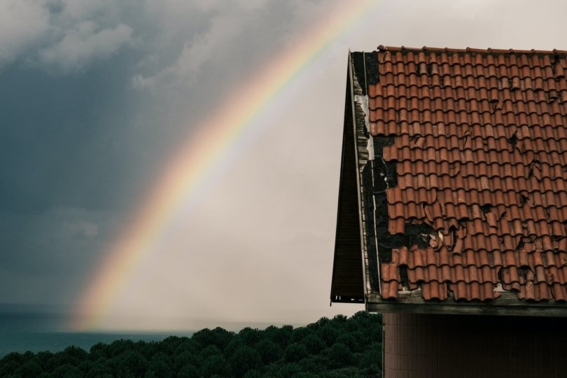 Крыша дождь. Течет крыша. Дождь по крыше. Bad weather Roof.