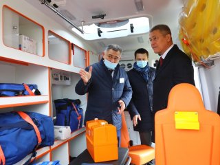 В башкирские больницы поступили 13 новых автомобилей скорой медпомощи
