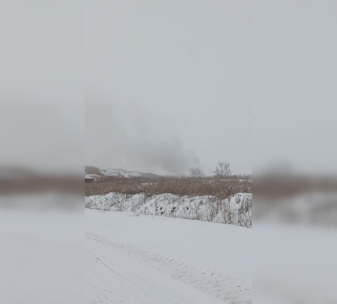 «Накрыло удушливым ядовитым смогом»: жители района Башкирии пожаловались на горение полигона