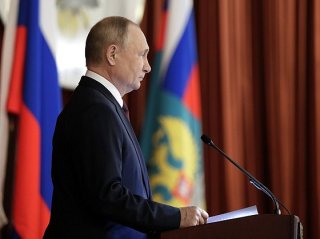 Путин одобрил закон о пополнении Пенсионного фонда за счет коррупционеров