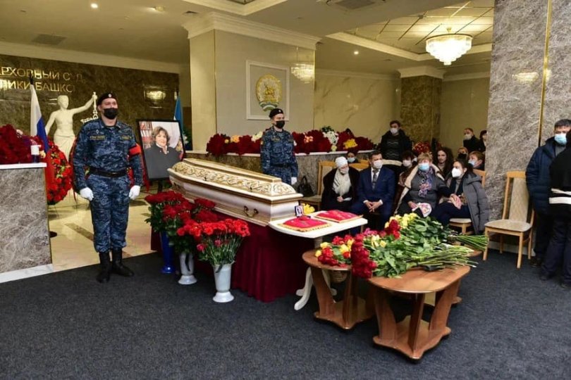В Уфе прошла траурная церемония прощания с Земфирой Латыповой В Уфе прошла траурная церемония прощания с Земфирой Латыповой