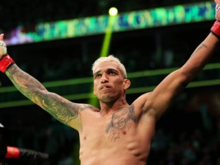 Оливейра победил Порье удушающим приемом и защитил титул чемпиона UFC в легком весе