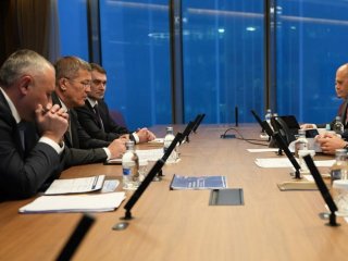 Радий Хабиров встретился с министром промышленности и торговли России Денисом Мантуровым