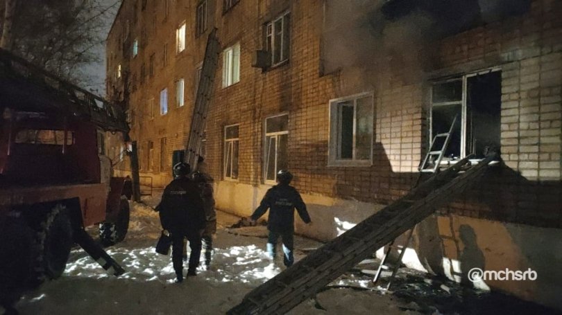 В Башкирии при пожаре в многоквартирном доме погиб мужчина В Башкирии при пожаре в многоквартирном доме погиб мужчина