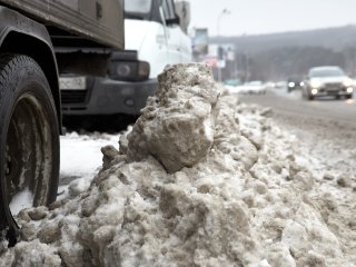 В Уфе из-за сильного снегопада продлили ограничение для въезда грузовиков