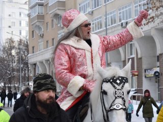 Никита Джигурда возглавил парад дедов Морозов на новогоднем фестивале TERRA ZIMA в Уфе