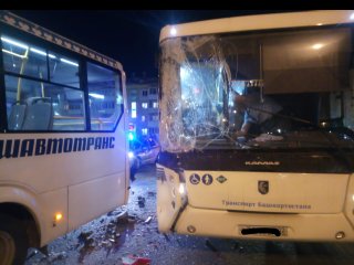 После ДТП между автобусами в Уфе госпитализированы две женщины