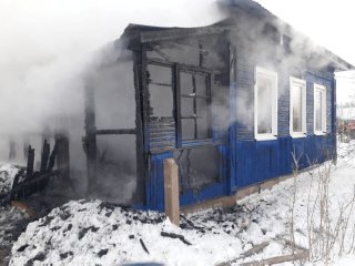 В Башкирии во время пожара спаслась 13-летняя девочка