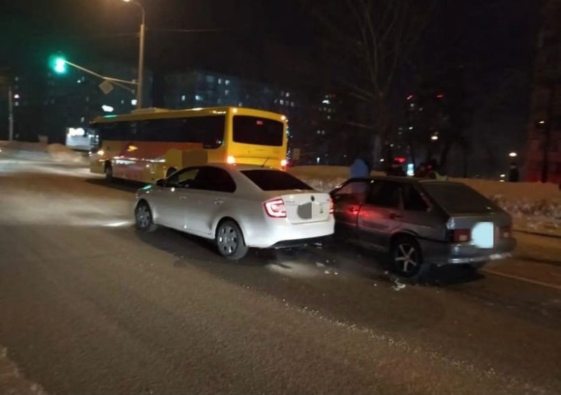 В Уфе в аварии с автобусом пострадал 7-летний ребенок В Уфе в аварии с автобусом пострадал 7-летний ребенок