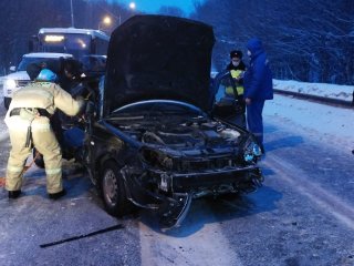 Под Уфой водитель легковушки погиб при столкновении с вахтовым автобусом