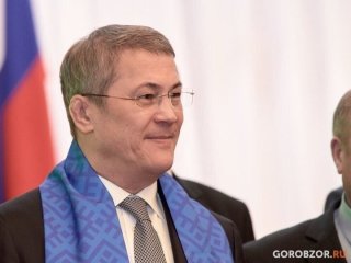 Радий Хабиров показал, какой подарок подарил ему сын