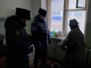 В Башкирии накопительницу обязали убраться в квартире из-за антисанитарии и запаха