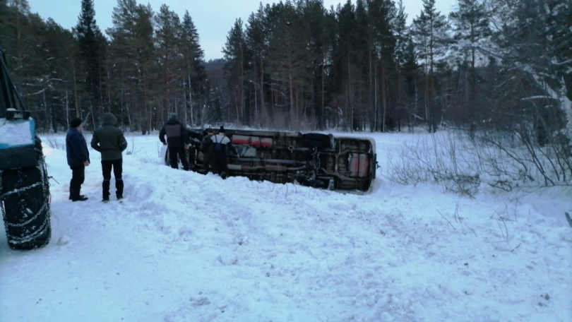 В Башкирии опрокинулся автобус с 19 пассажирами В Башкирии опрокинулся автобус с 19 пассажирами