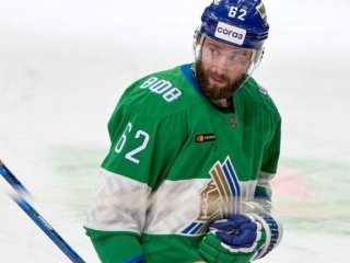 Хохряков покинул лед в игре с «Сибирью» в сопровождении медиков (ВИДЕО)