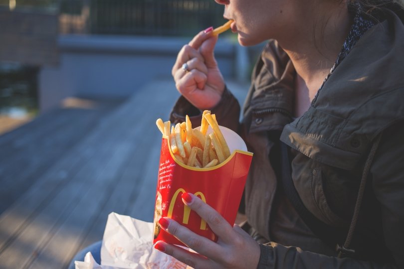 McDonald's приостанавливает работу всех 850 ресторанов в России McDonald's приостанавливает работу всех 850 ресторанов в России