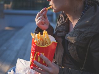 McDonald's приостанавливает работу всех 850 ресторанов в России